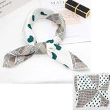 🧣 Petit Foulard Carré en Satin Imprimé