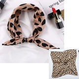 🧣 Petit Foulard Carré en Satin Imprimé