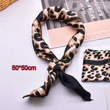 🧣 Petit Foulard Carré en Satin Imprimé