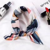 🧣 Petit Foulard Carré en Satin Imprimé