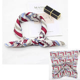 🧣 Petit Foulard Carré en Satin Imprimé