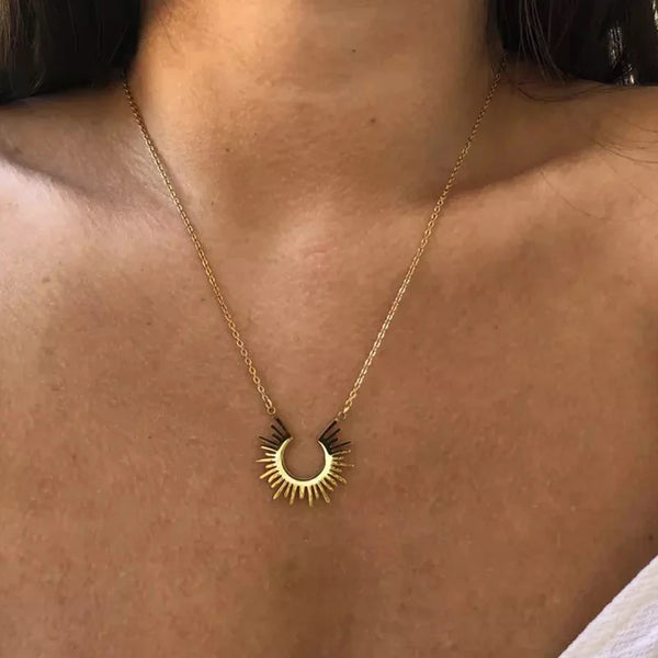 🌿 Collier Chic Géométrique Femme – Acier Inoxydable Doré Ras de Cou
