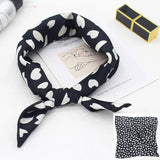 🧣 Petit Foulard Carré en Satin Imprimé