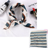 🧣 Petit Foulard Carré en Satin Imprimé