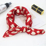 🧣 Petit Foulard Carré en Satin Imprimé