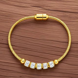 💛 Bracelet en Perles de Strass Doré – Acier Inoxydable  & Fermoir Magnétique ✨