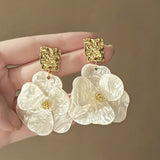 🌸 Boucles d’Oreilles Vintage en Acrylique – Pétales de Fleur Élégants & Luxe ✨