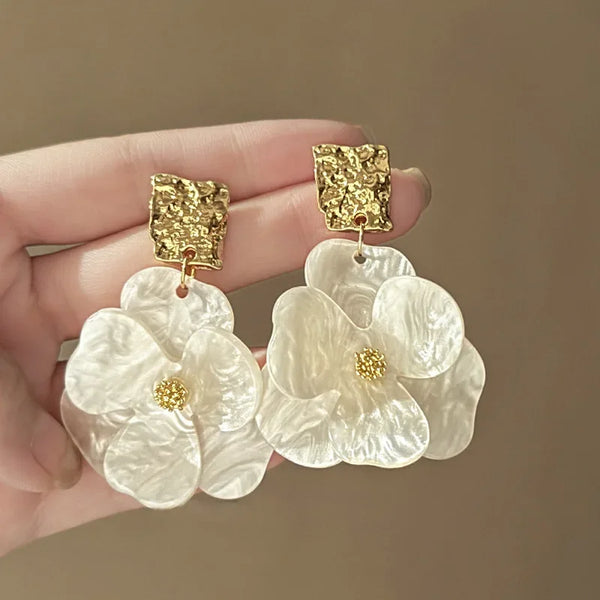 🌸 Boucles d’Oreilles Vintage en Acrylique – Pétales de Fleur Élégants & Luxe ✨