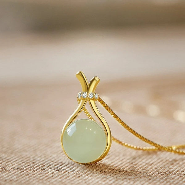 💚 Collier Pendentif Goutte d’Eau en Opale Verte – Élégance Dorée & Zircon ✨