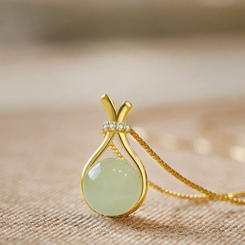 💚 Collier Pendentif Goutte d’Eau en Opale Verte – Élégance Dorée & Zircon ✨