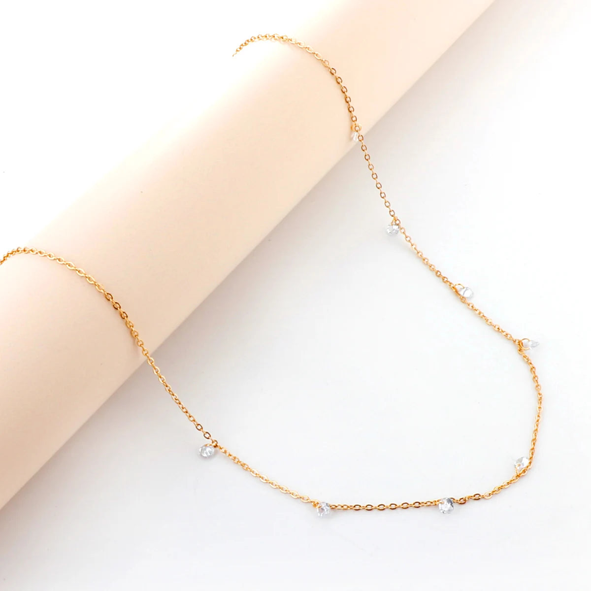 Collier Femme Chic Luxe – Acier Inoxydable & Breloque CZ Ronde