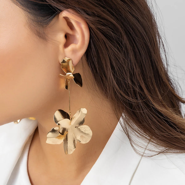 💛 Boucles d’Oreilles Vintage Fleur Géométrique – Pétales Dorés Élégants ✨