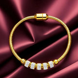 💛 Bracelet en Perles de Strass Doré – Acier Inoxydable  & Fermoir Magnétique ✨