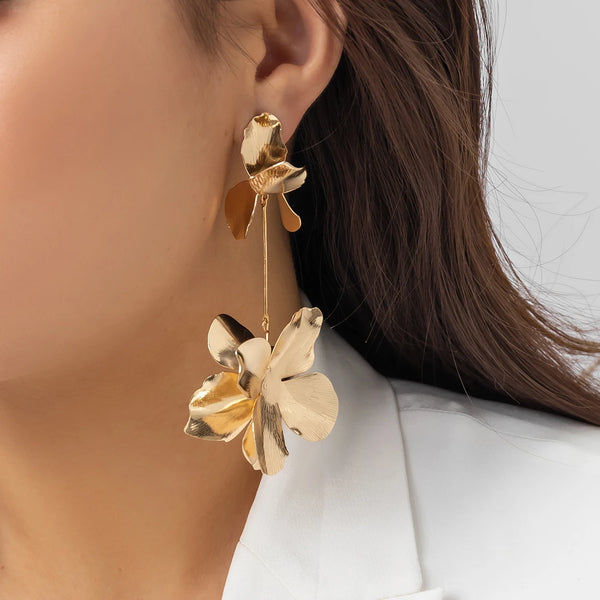 💛 Boucles d’Oreilles Vintage Fleur Géométrique – Pétales Dorés Élégants ✨