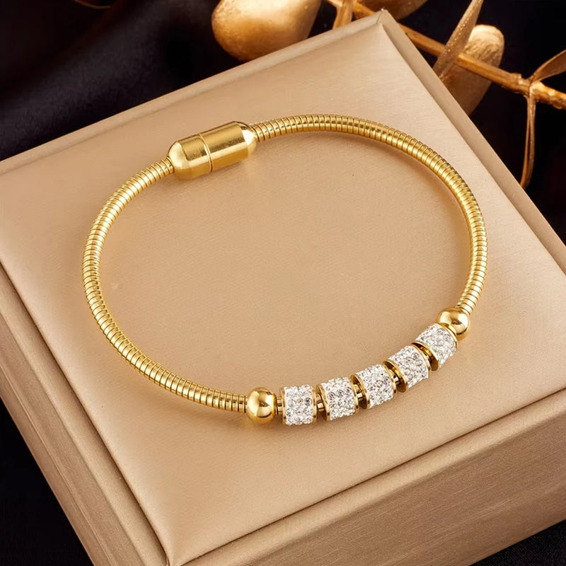 💛 Bracelet en Perles de Strass Doré – Acier Inoxydable  & Fermoir Magnétique ✨