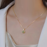 💚 Collier Pendentif Goutte d’Eau en Opale Verte – Élégance Dorée & Zircon ✨