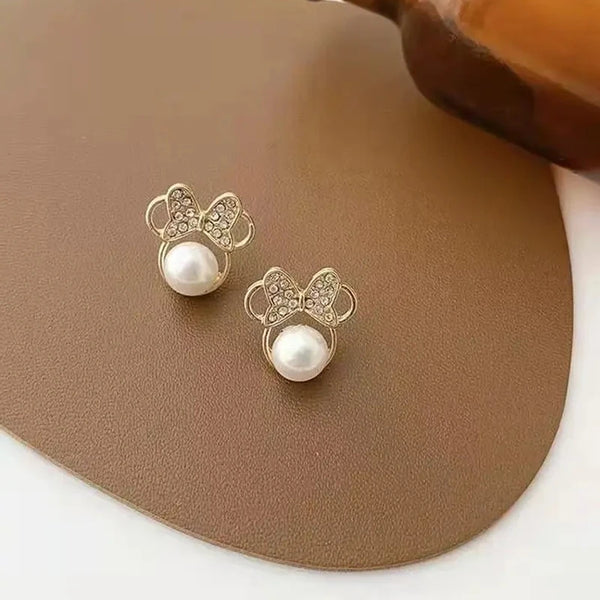 🐭 Boucles d’Oreilles Tendance Mickey & Papillon – Style Minimaliste Chic
